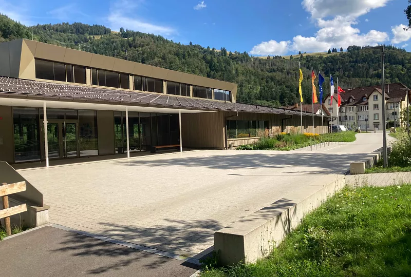 Mehrzweckhalle Schönau Zufahrt und Außenanlage